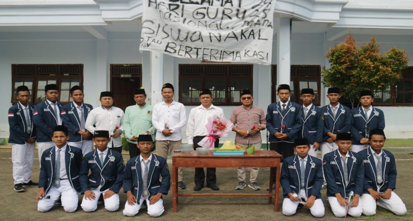 MEMPERINGATI HARI GURU  NASIONAL